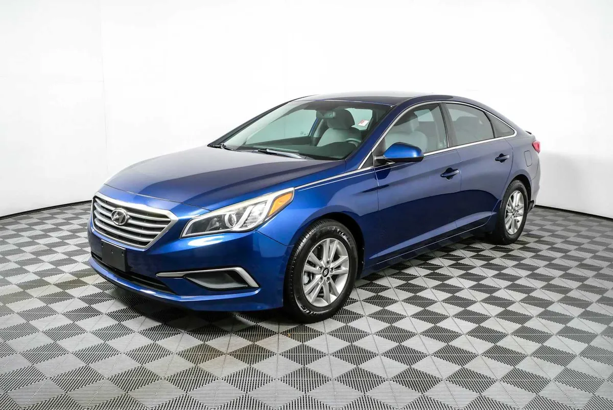 2017 HYUNDAI SONATA SE thumbnail 23