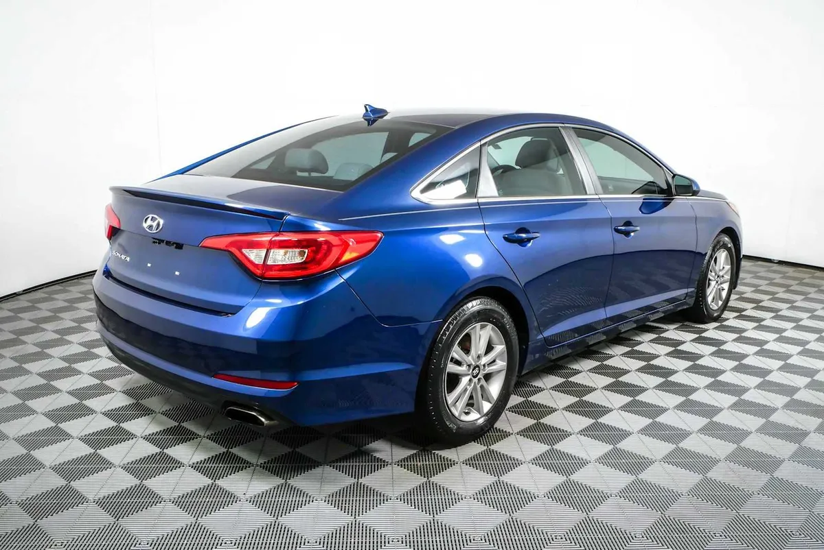 2017 HYUNDAI SONATA SE thumbnail 3