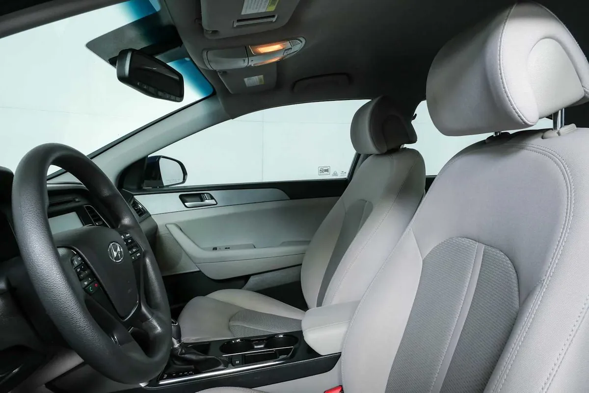 2017 HYUNDAI SONATA SE thumbnail 5