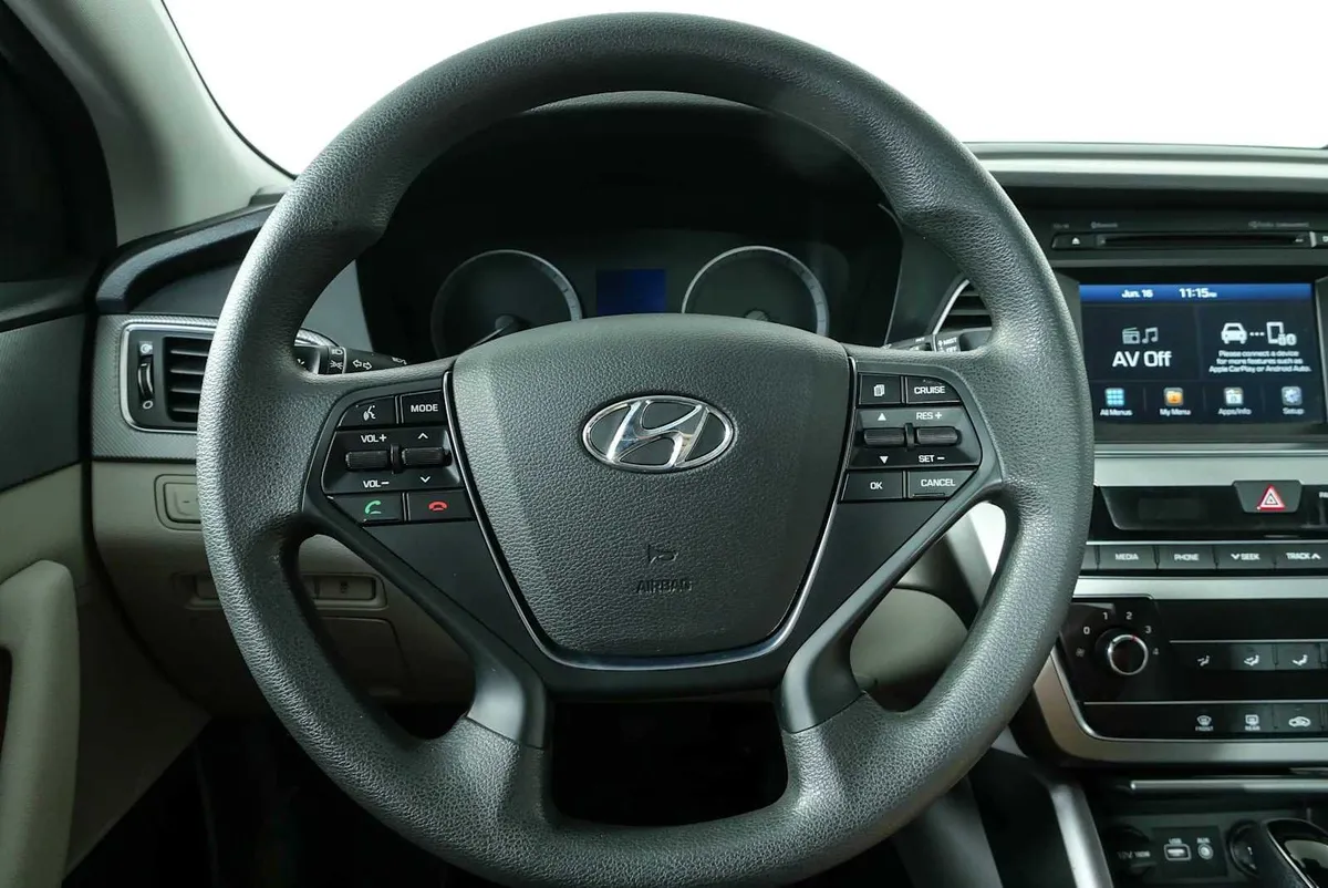 2017 HYUNDAI SONATA SE thumbnail 9