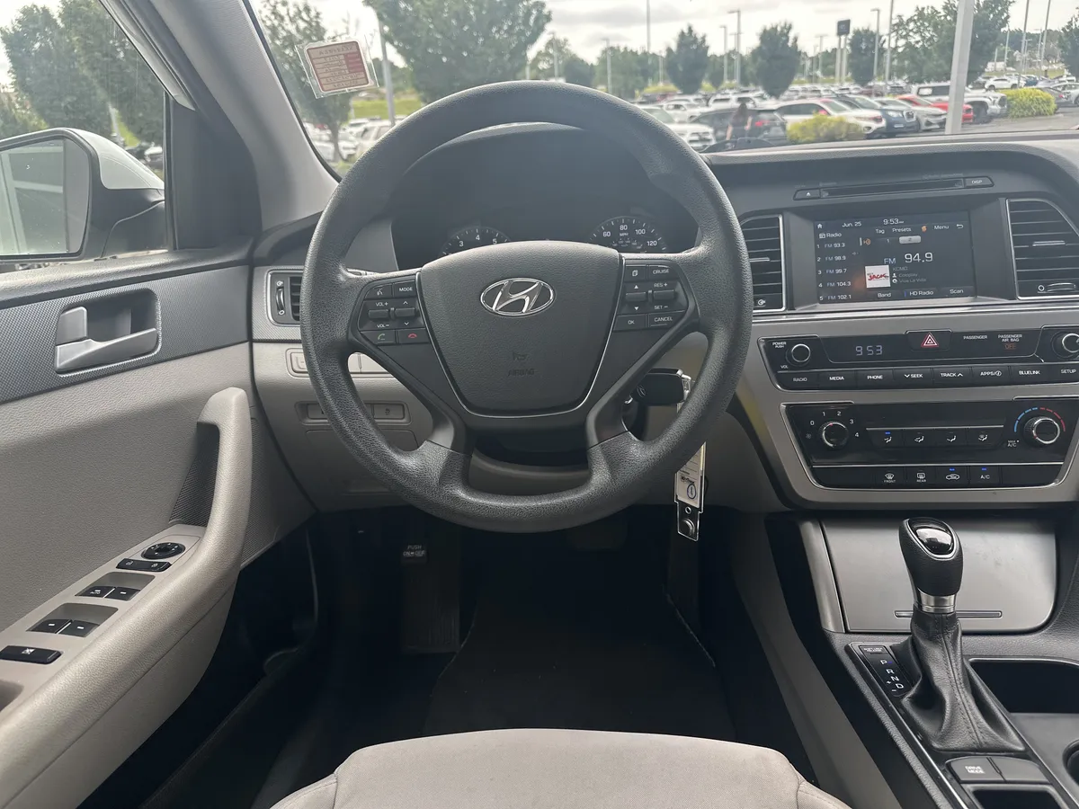 2017 Hyundai Sonata SE thumbnail 13