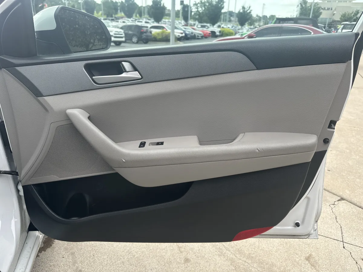 2017 Hyundai Sonata SE thumbnail 17