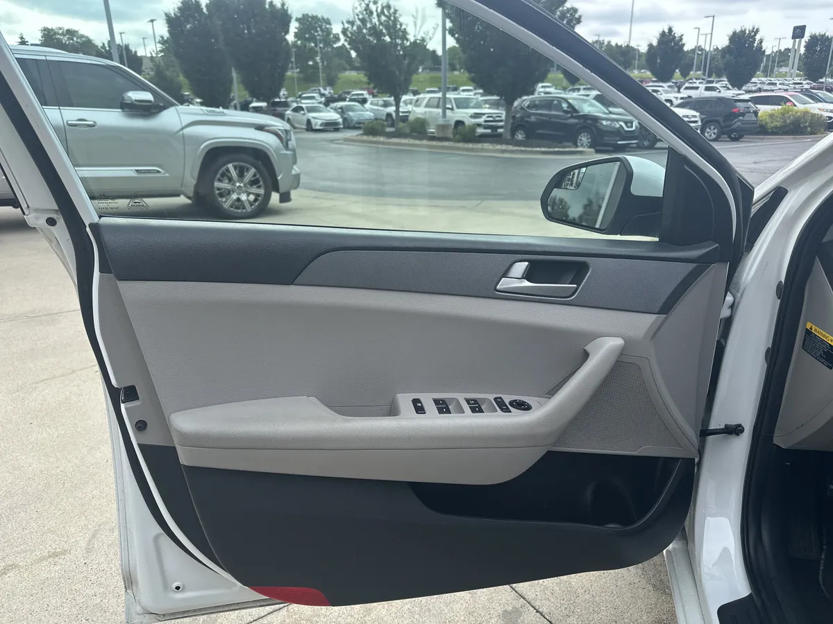 2017 Hyundai Sonata SE thumbnail 20