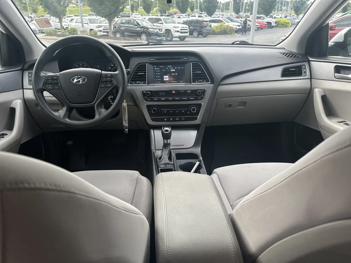 2017 Hyundai Sonata SE thumbnail 23