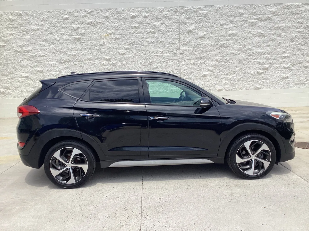 2017 Hyundai Tucson Limited thumbnail 9