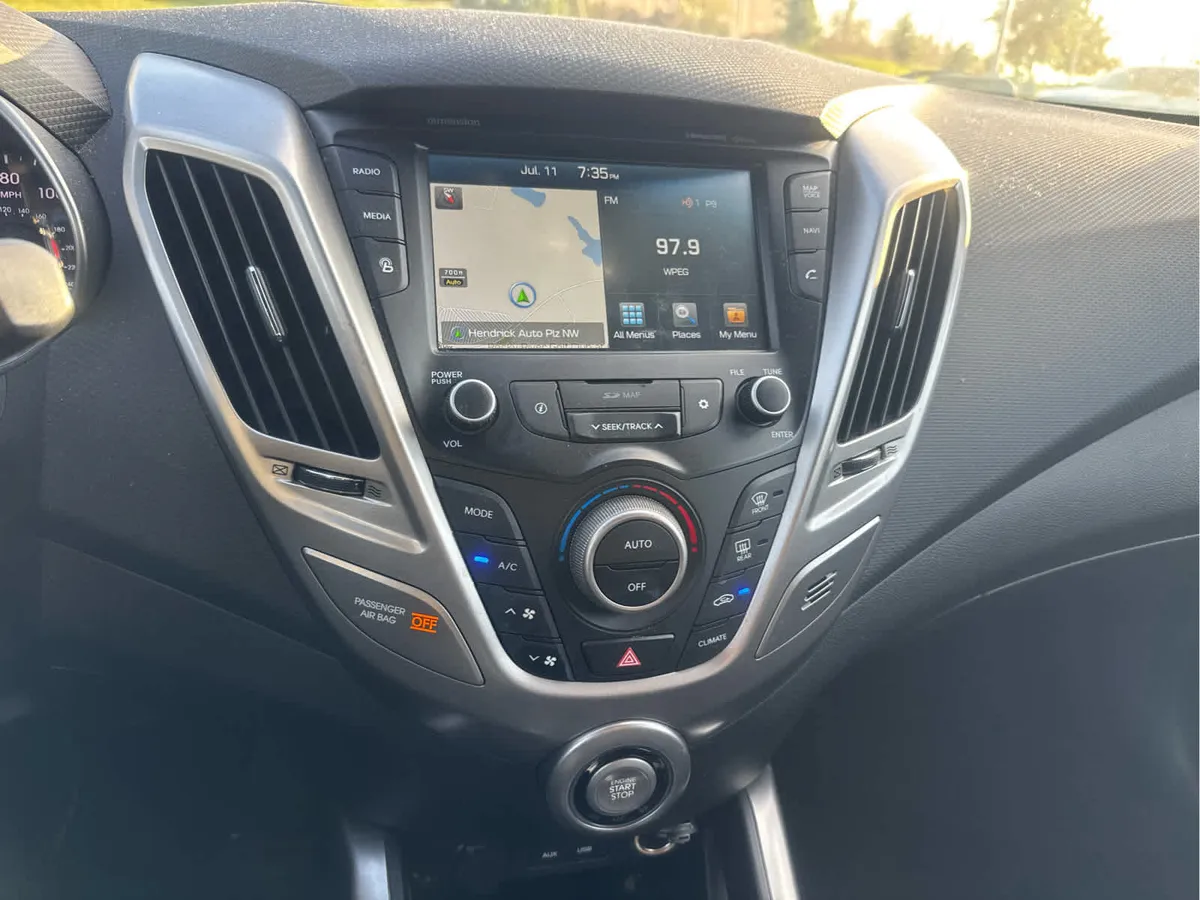 2017 Hyundai Veloster Value Edition thumbnail 13