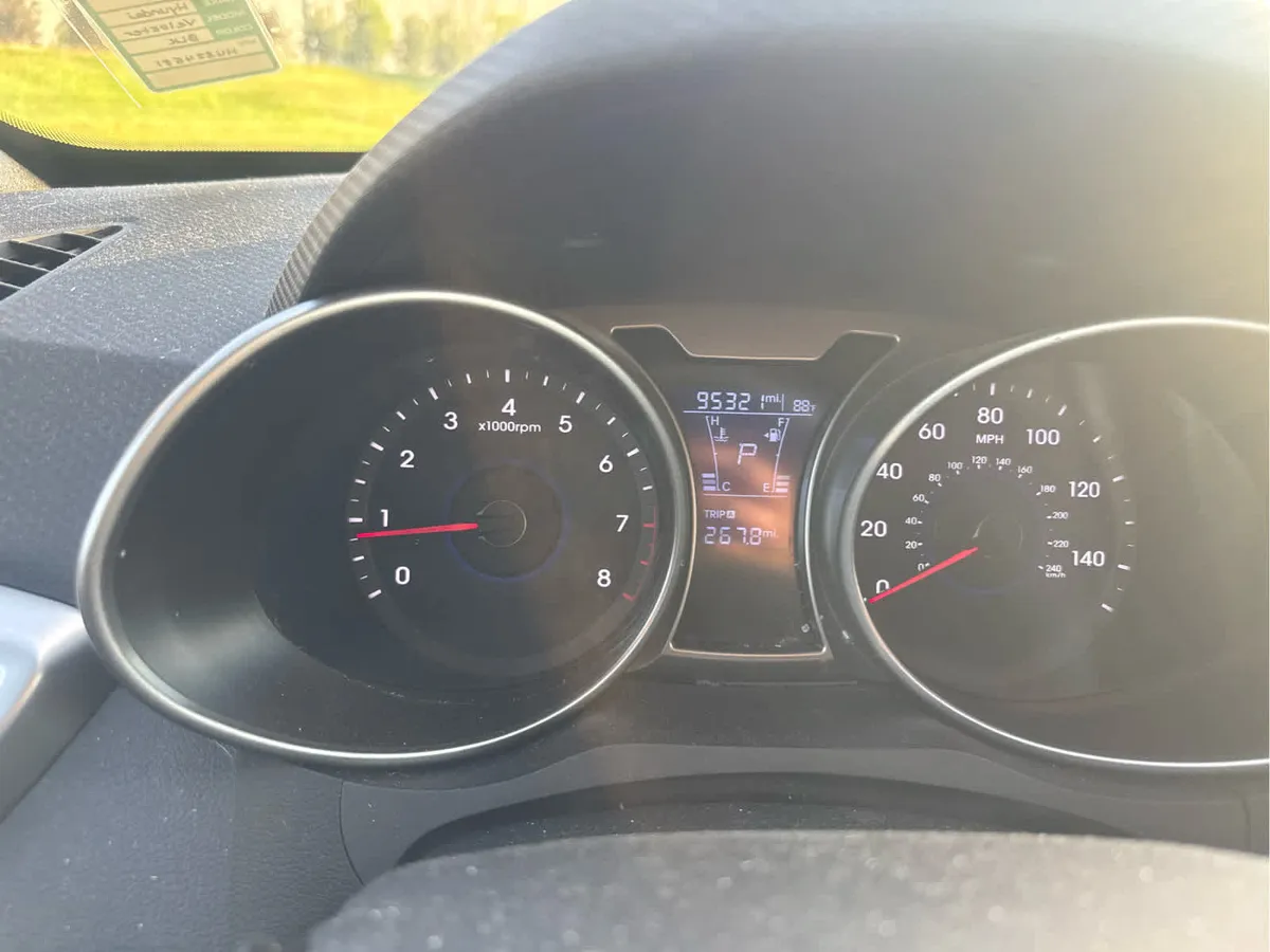 2017 Hyundai Veloster Value Edition thumbnail 14