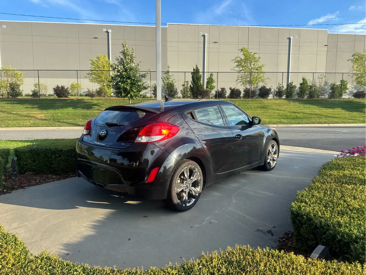 2017 Hyundai Veloster Value Edition thumbnail 5