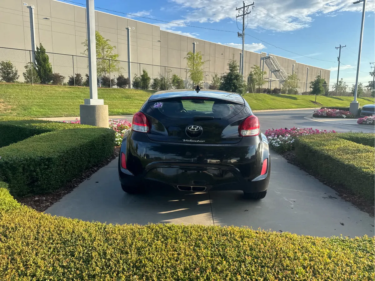 2017 Hyundai Veloster Value Edition thumbnail 6