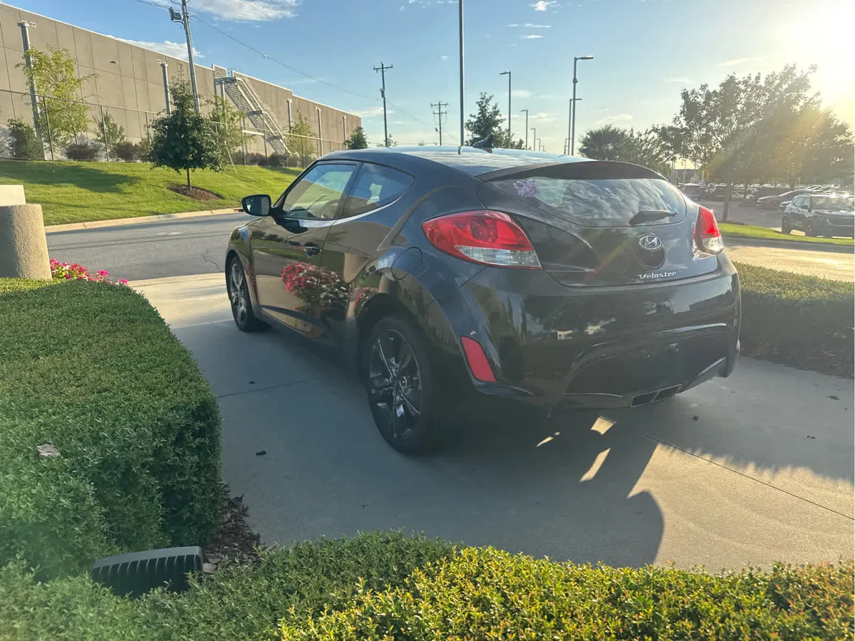 2017 Hyundai Veloster Value Edition thumbnail 7
