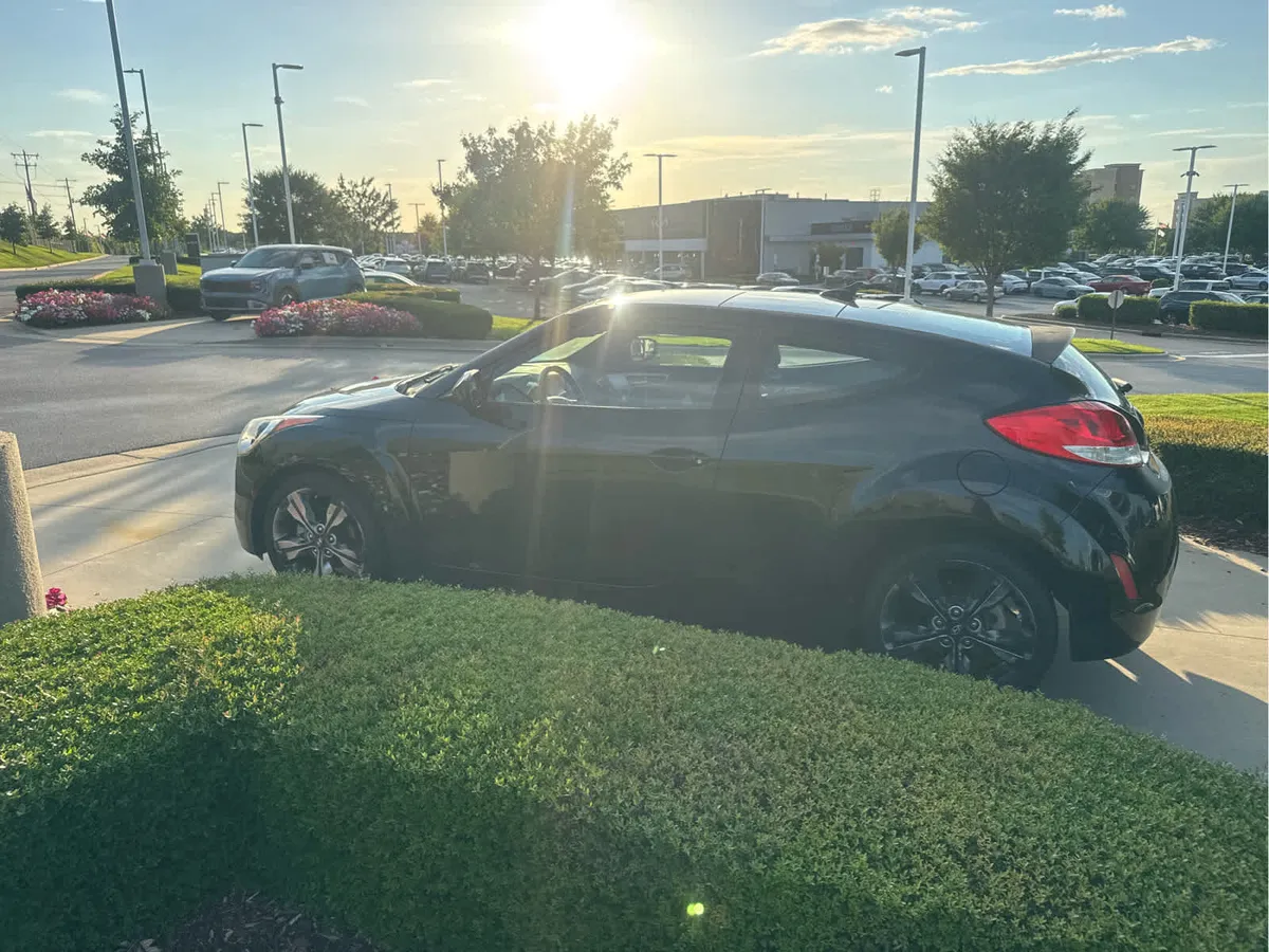2017 Hyundai Veloster Value Edition thumbnail 8