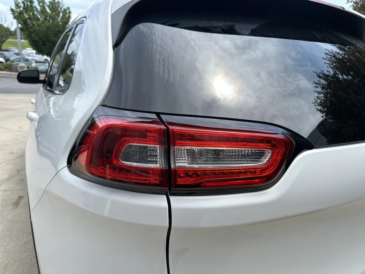 2017 Jeep Cherokee Limited thumbnail 10