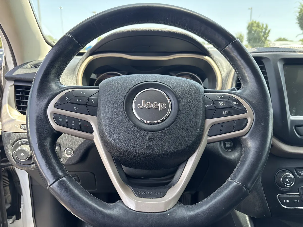 2017 Jeep Cherokee Limited thumbnail 12
