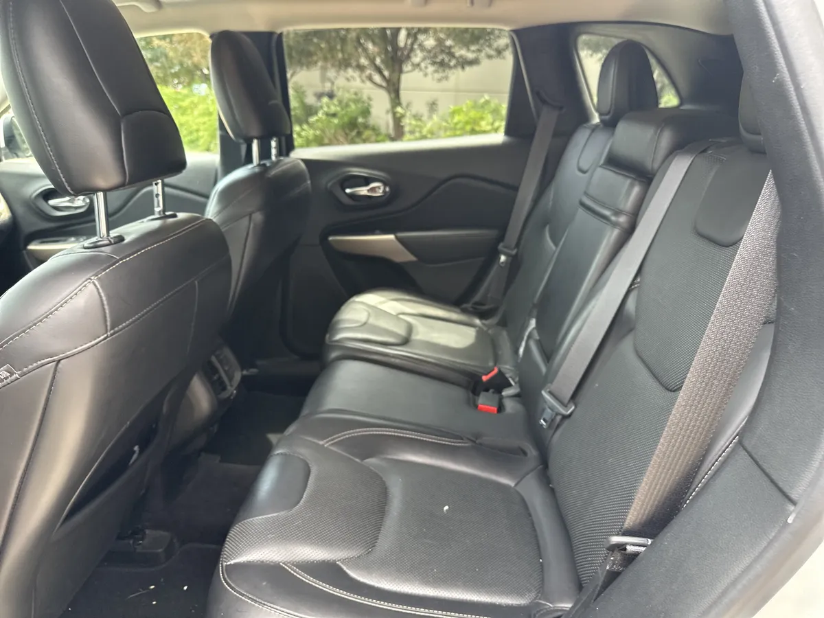 2017 Jeep Cherokee Limited thumbnail 17