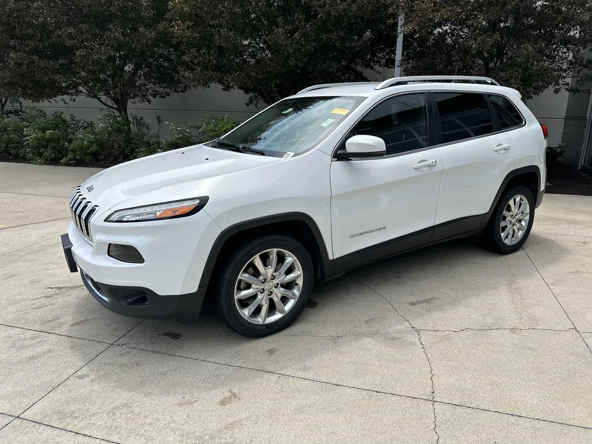 2017 Jeep Cherokee Limited thumbnail 2