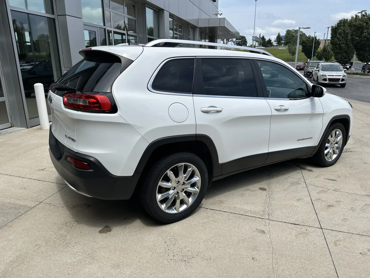 2017 Jeep Cherokee Limited thumbnail 5