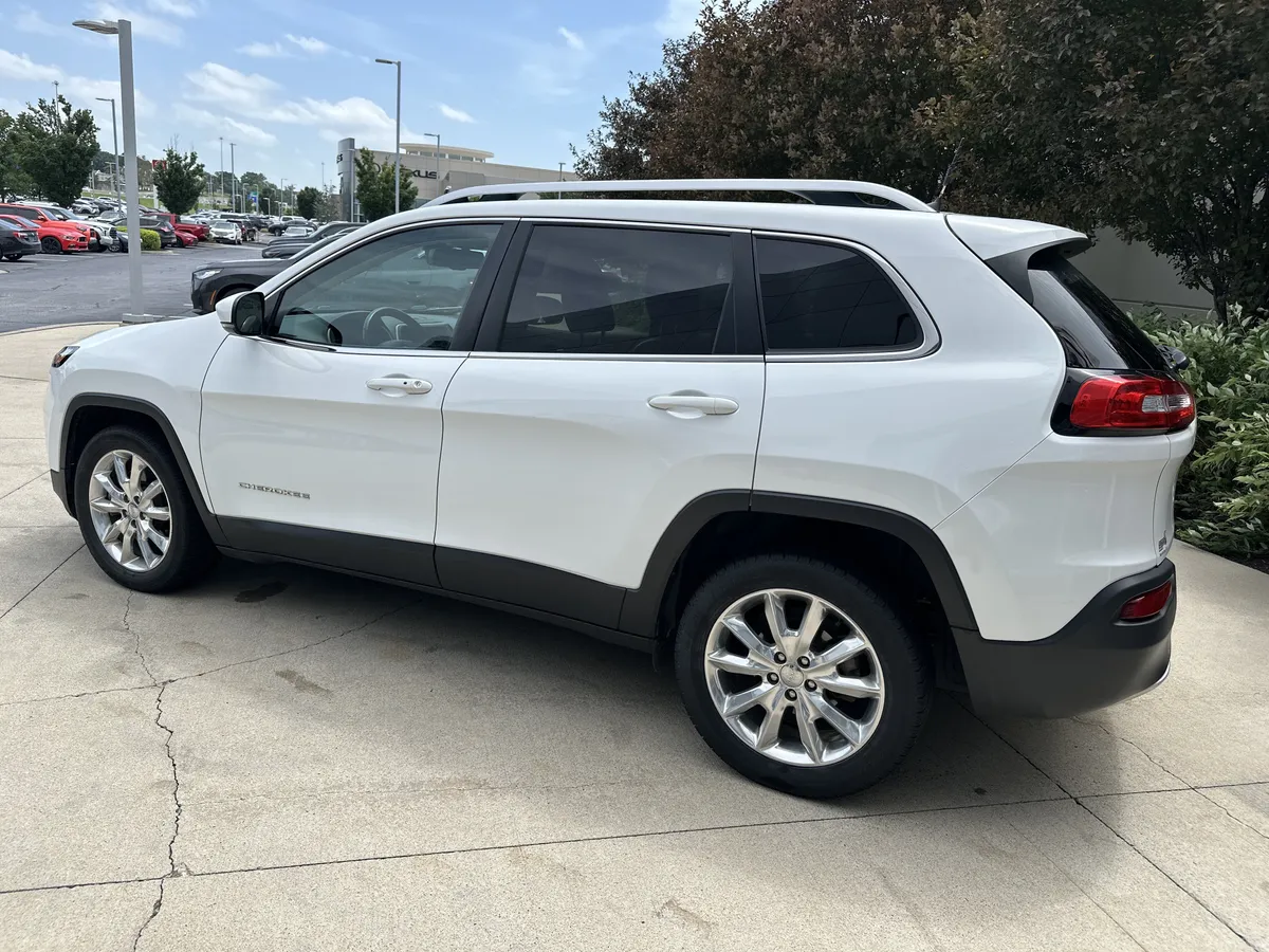 2017 Jeep Cherokee Limited thumbnail 6