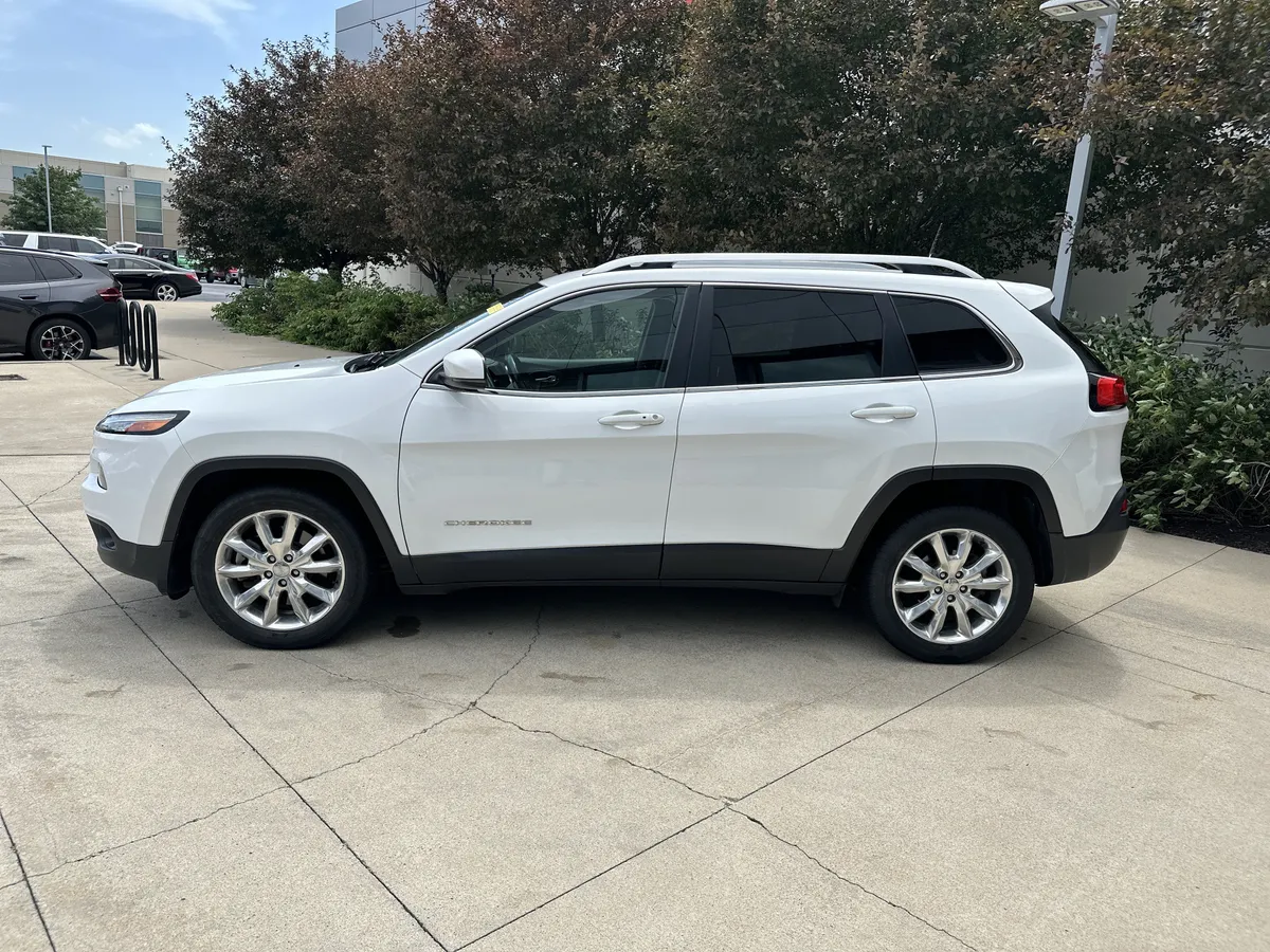 2017 Jeep Cherokee Limited thumbnail 7