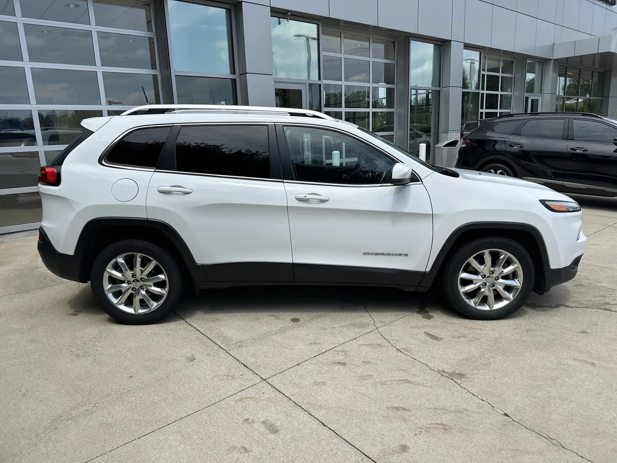 2017 Jeep Cherokee Limited thumbnail 8