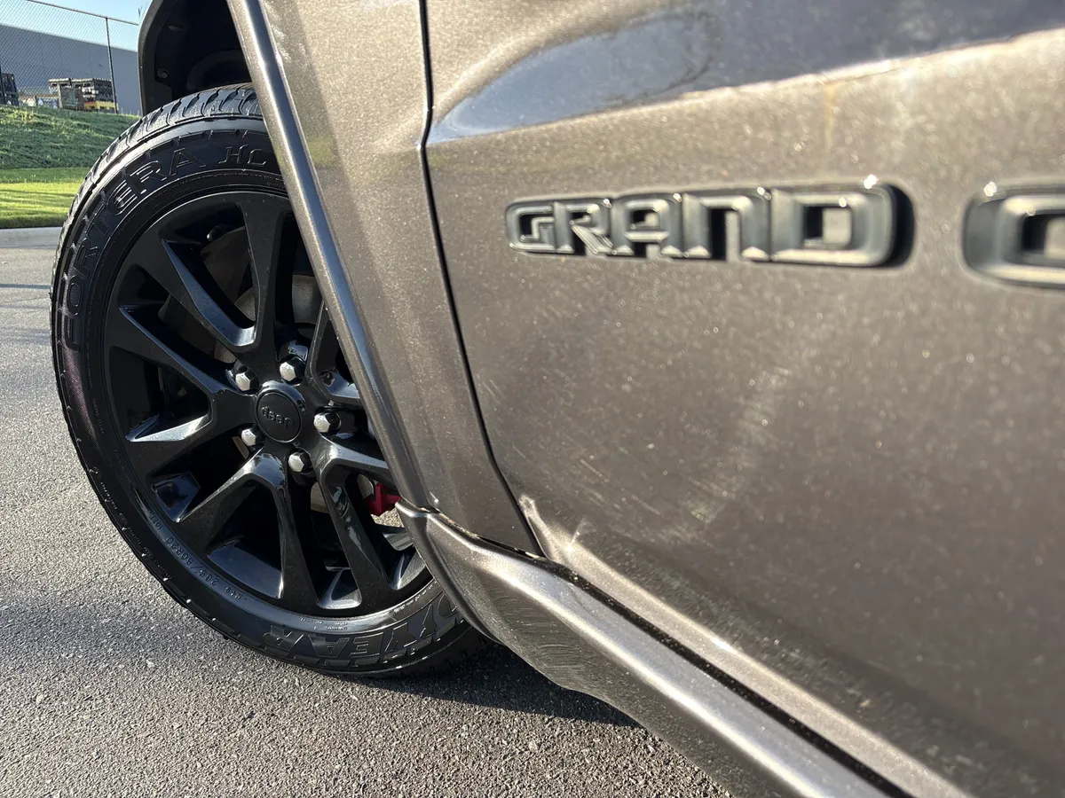 2017 Jeep Grand Cherokee Altitude thumbnail 11