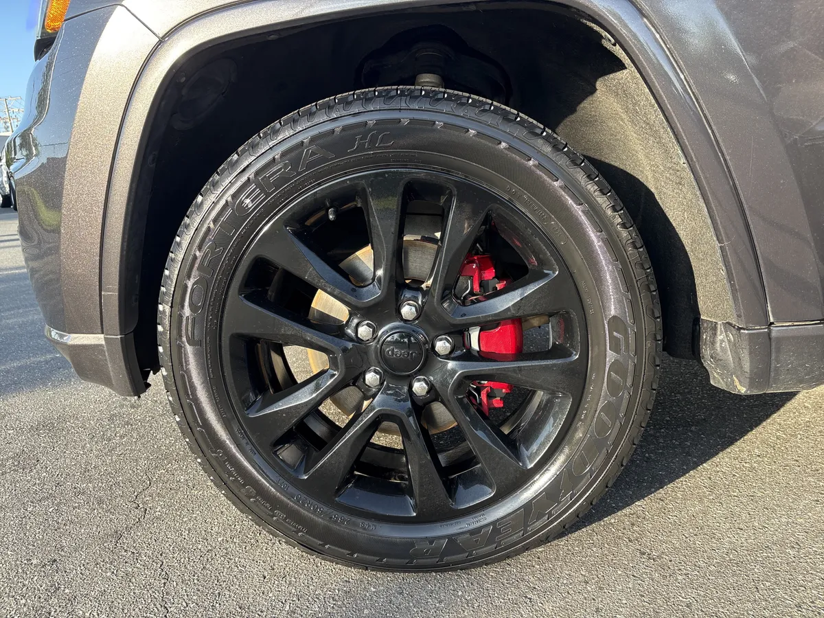 2017 Jeep Grand Cherokee Altitude thumbnail 13