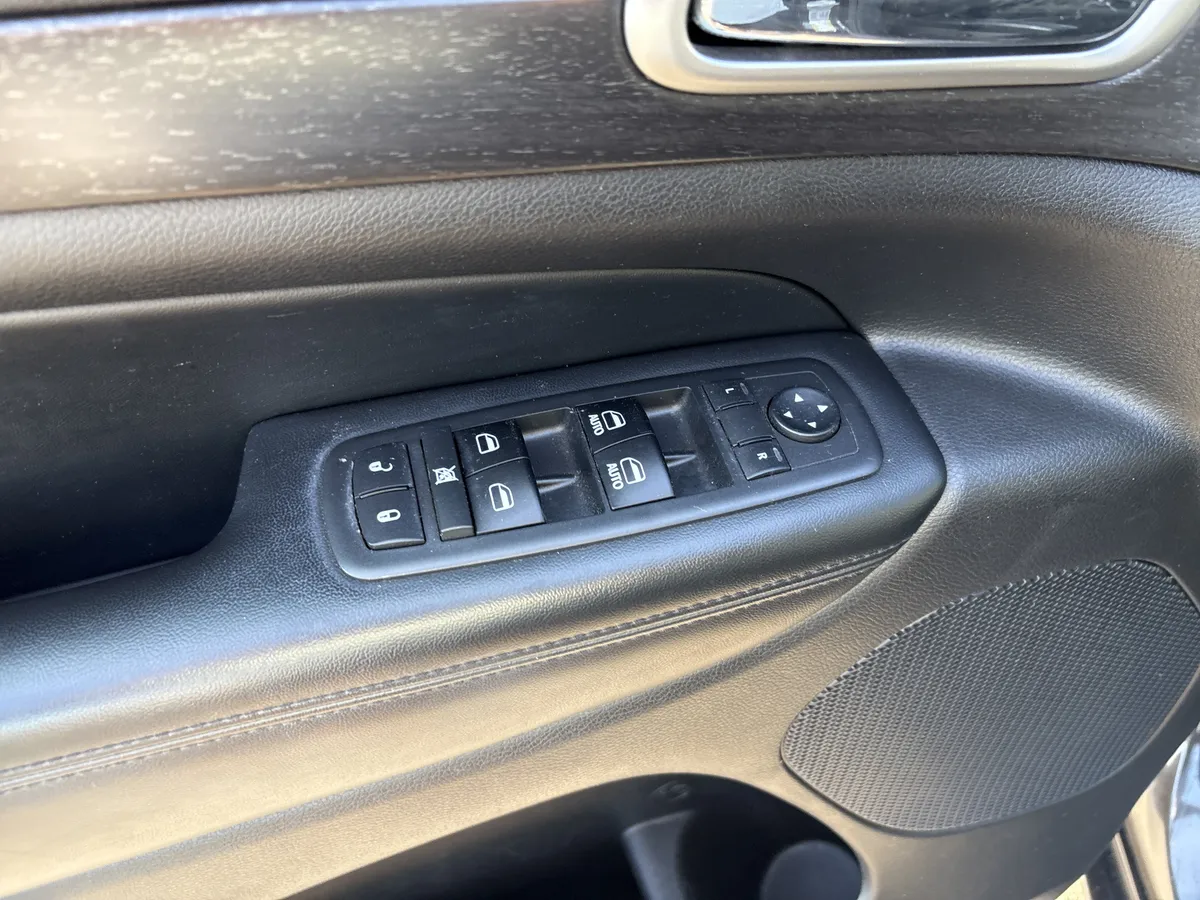 2017 Jeep Grand Cherokee Altitude thumbnail 15