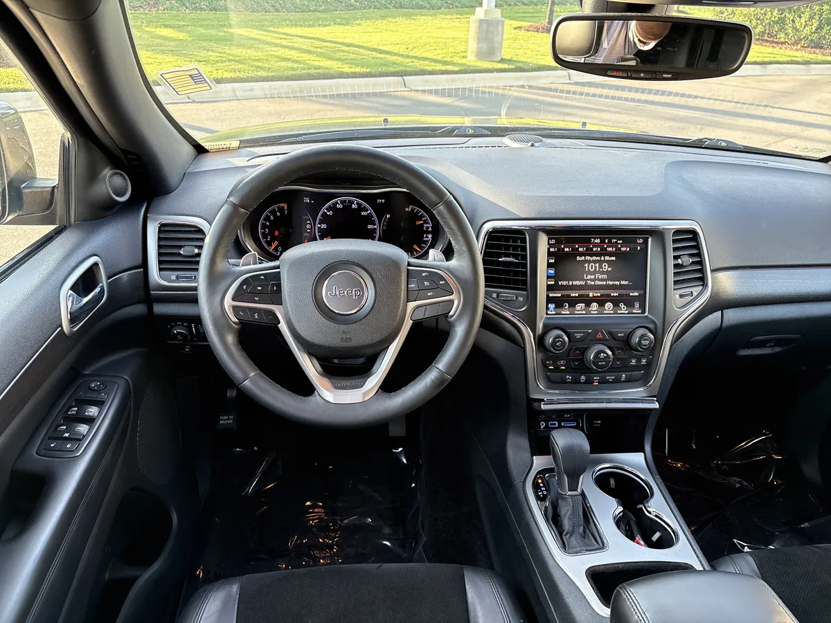 2017 Jeep Grand Cherokee Altitude thumbnail 18