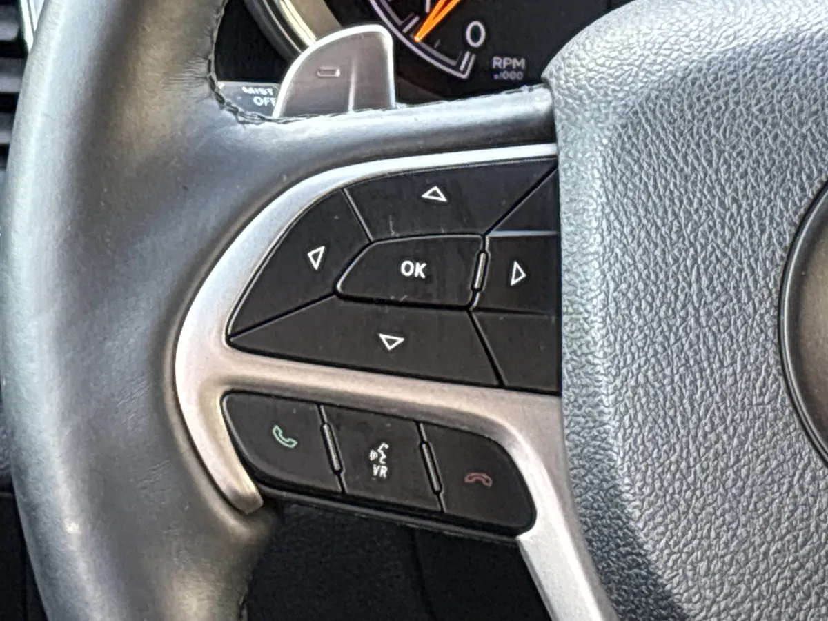 2017 Jeep Grand Cherokee Altitude thumbnail 21