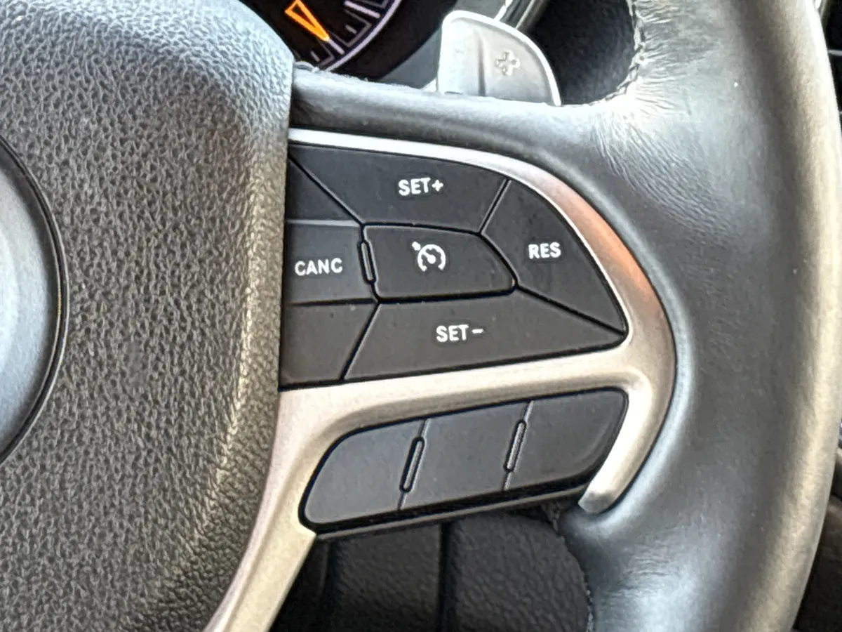 2017 Jeep Grand Cherokee Altitude thumbnail 22