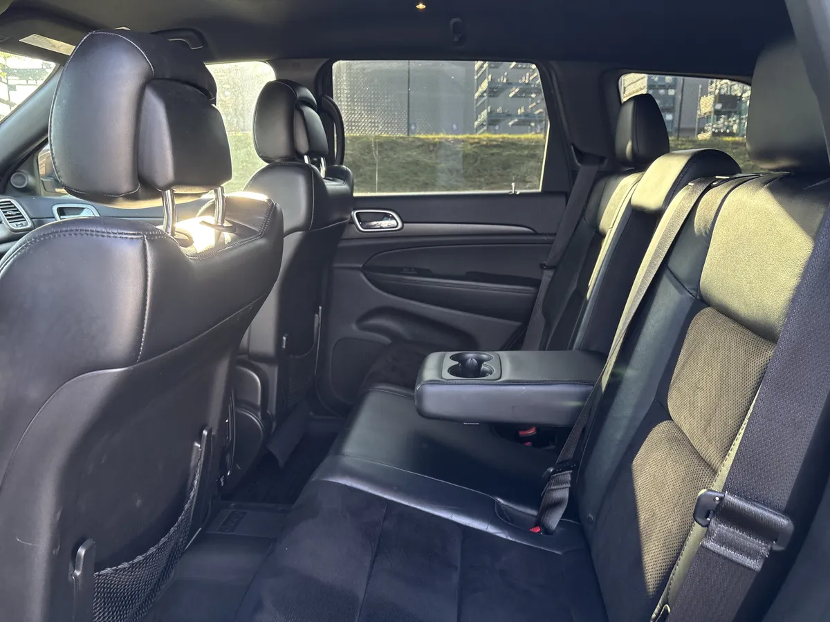 2017 Jeep Grand Cherokee Altitude thumbnail 30
