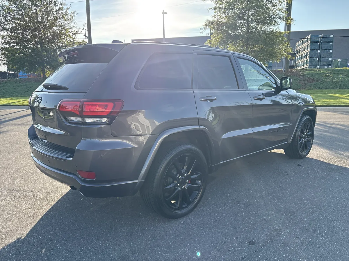 2017 Jeep Grand Cherokee Altitude thumbnail 8