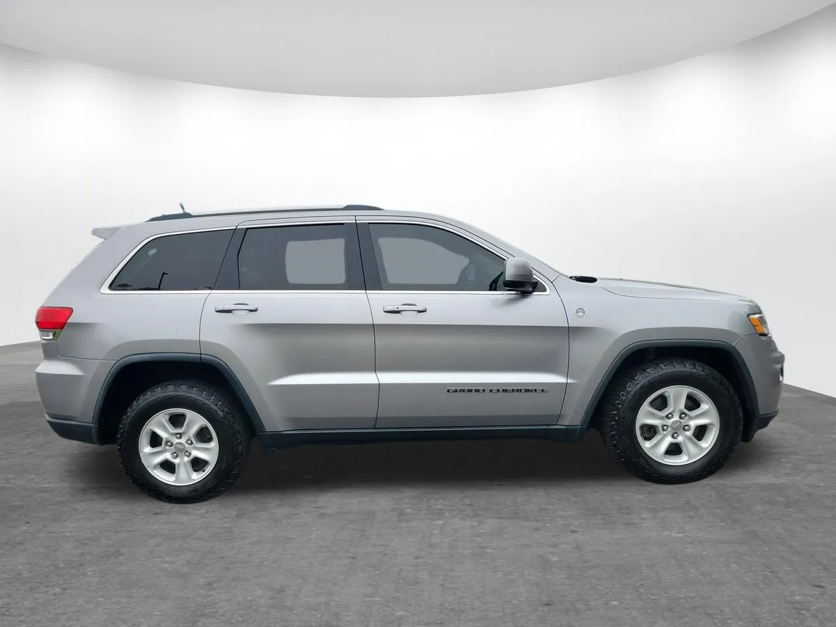 2017 Jeep Grand Cherokee Laredo 4x4 thumbnail 2