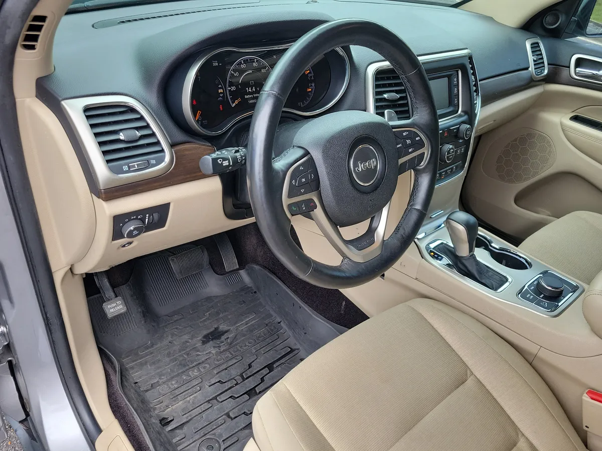 2017 Jeep Grand Cherokee Laredo 4x4 thumbnail 3