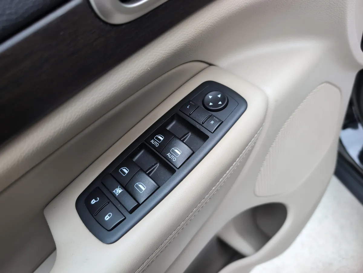 2017 Jeep Grand Cherokee Laredo thumbnail 15