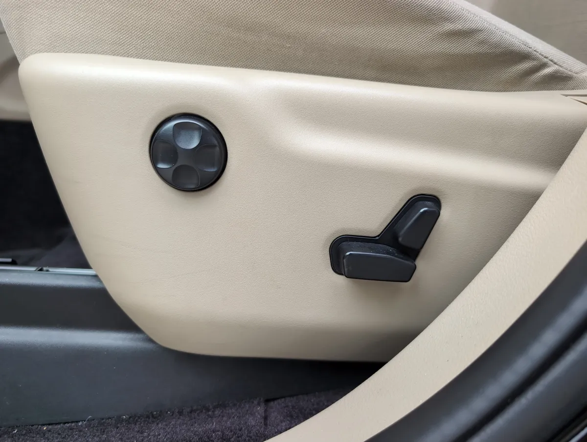 2017 Jeep Grand Cherokee Laredo thumbnail 17