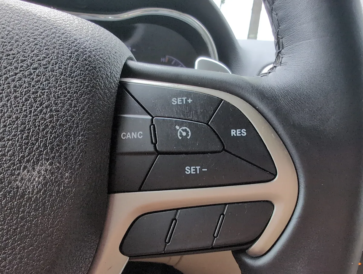 2017 Jeep Grand Cherokee Laredo thumbnail 20
