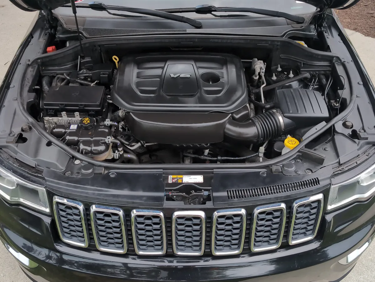 2017 Jeep Grand Cherokee Laredo thumbnail 32