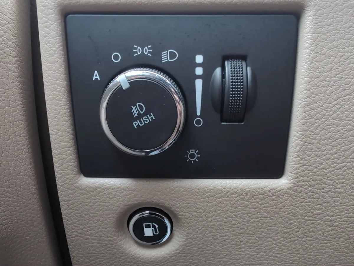 2017 Jeep Grand Cherokee Laredo thumbnail 34
