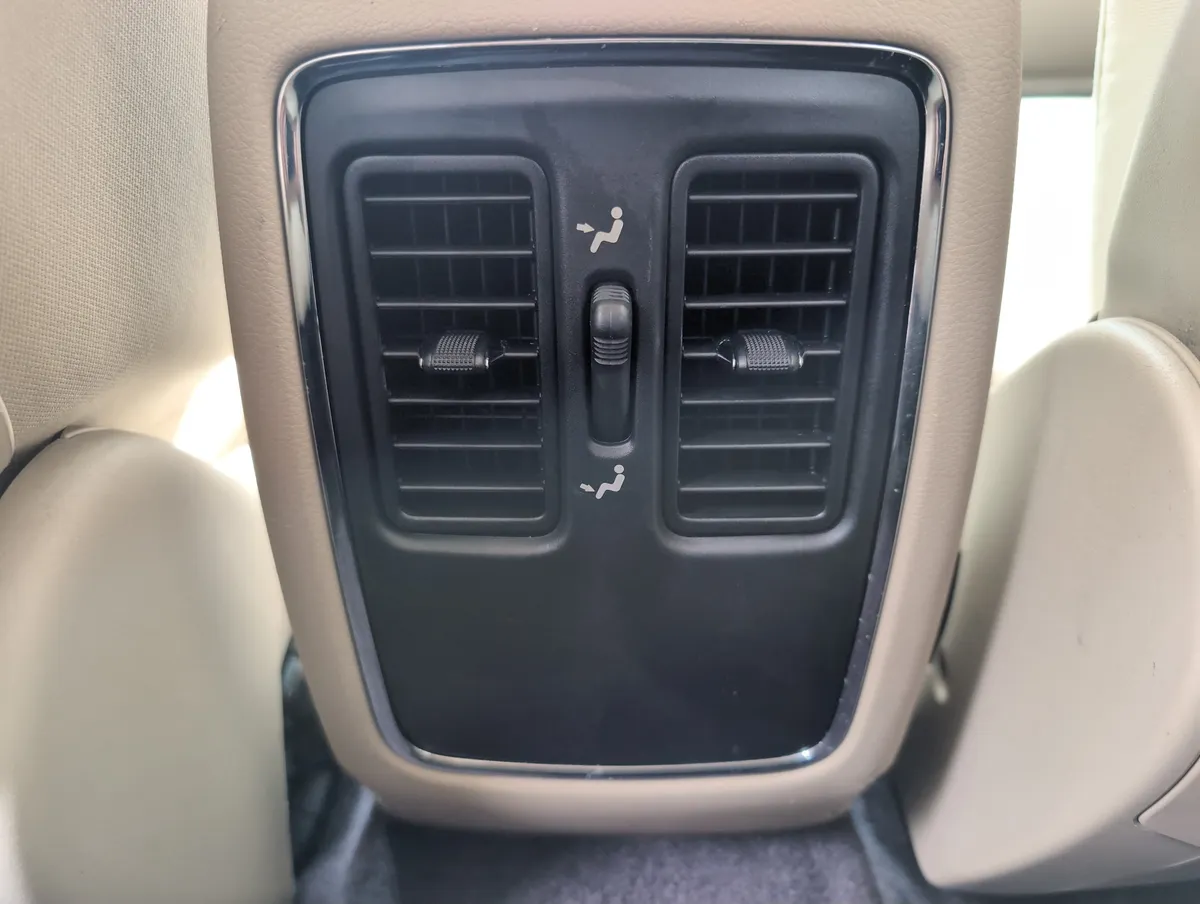 2017 Jeep Grand Cherokee Laredo thumbnail 39
