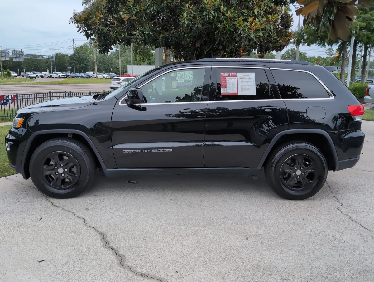 2017 Jeep Grand Cherokee Laredo thumbnail 6