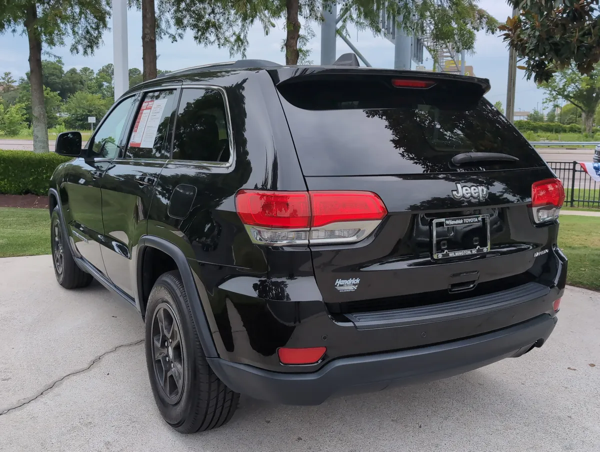 2017 Jeep Grand Cherokee Laredo thumbnail 8