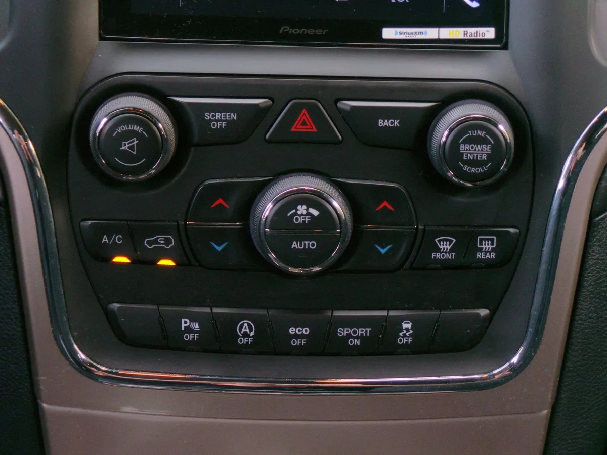 2017 Jeep Grand Cherokee Laredo thumbnail 11