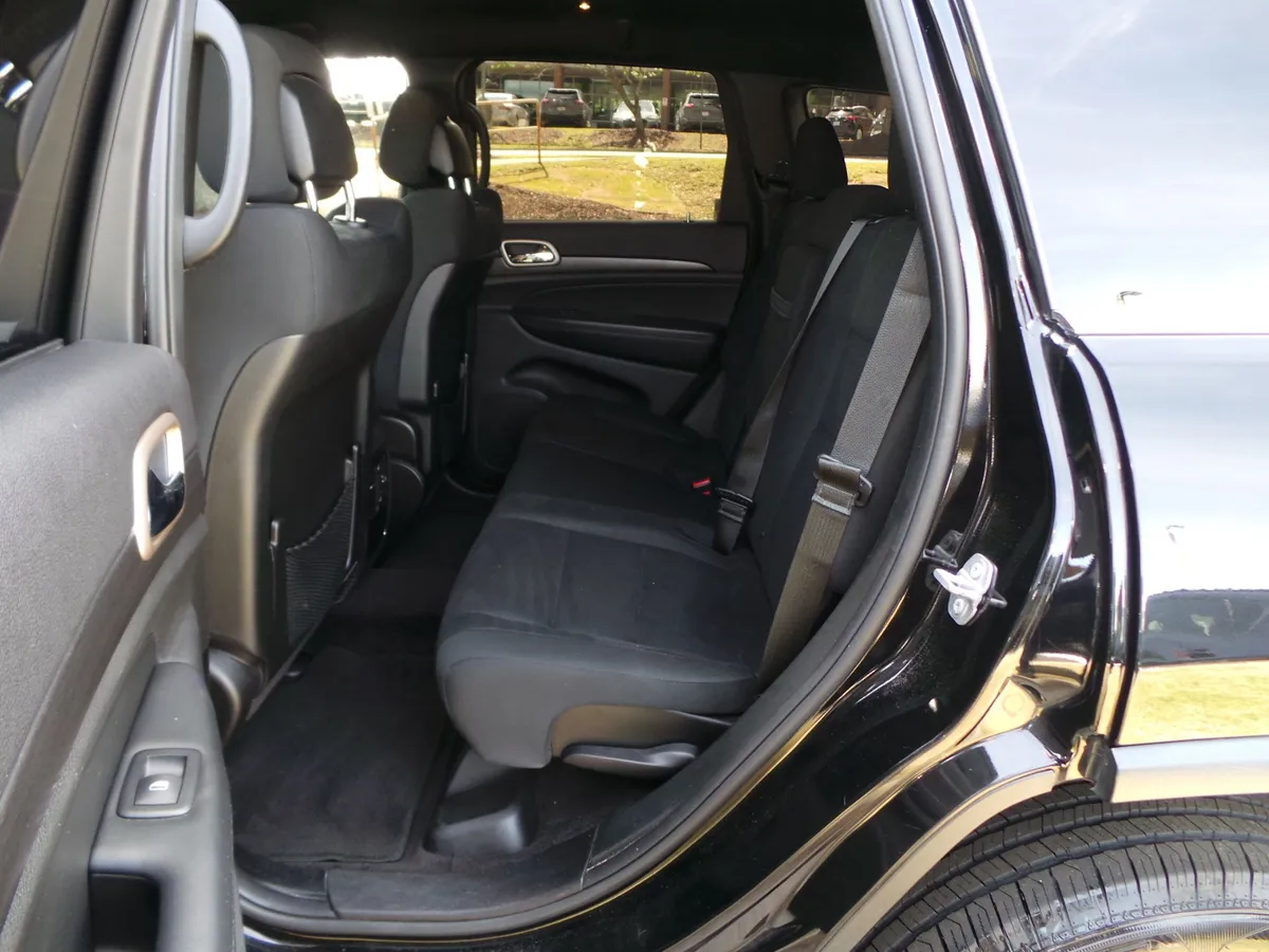 2017 Jeep Grand Cherokee Laredo thumbnail 13