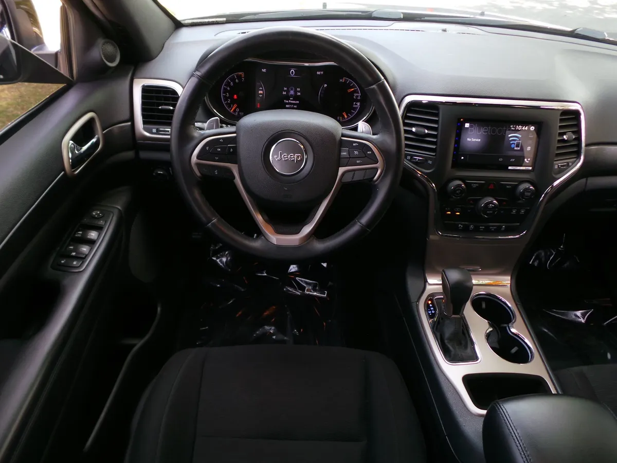 2017 Jeep Grand Cherokee Laredo thumbnail 14