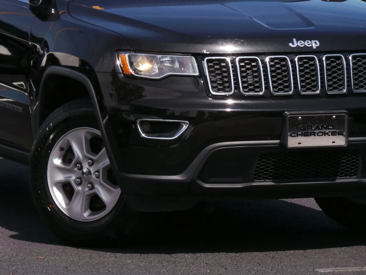 2017 Jeep Grand Cherokee Laredo thumbnail 16