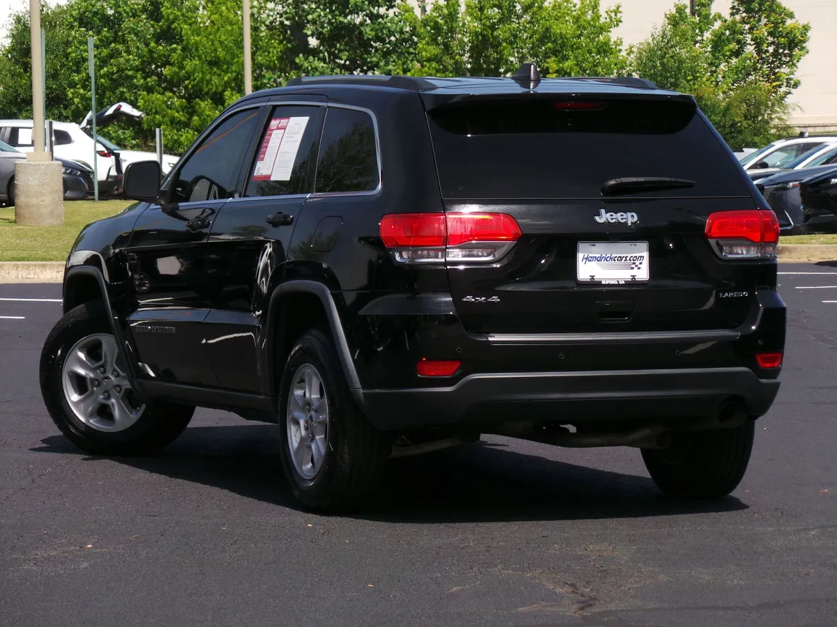 2017 Jeep Grand Cherokee Laredo thumbnail 2
