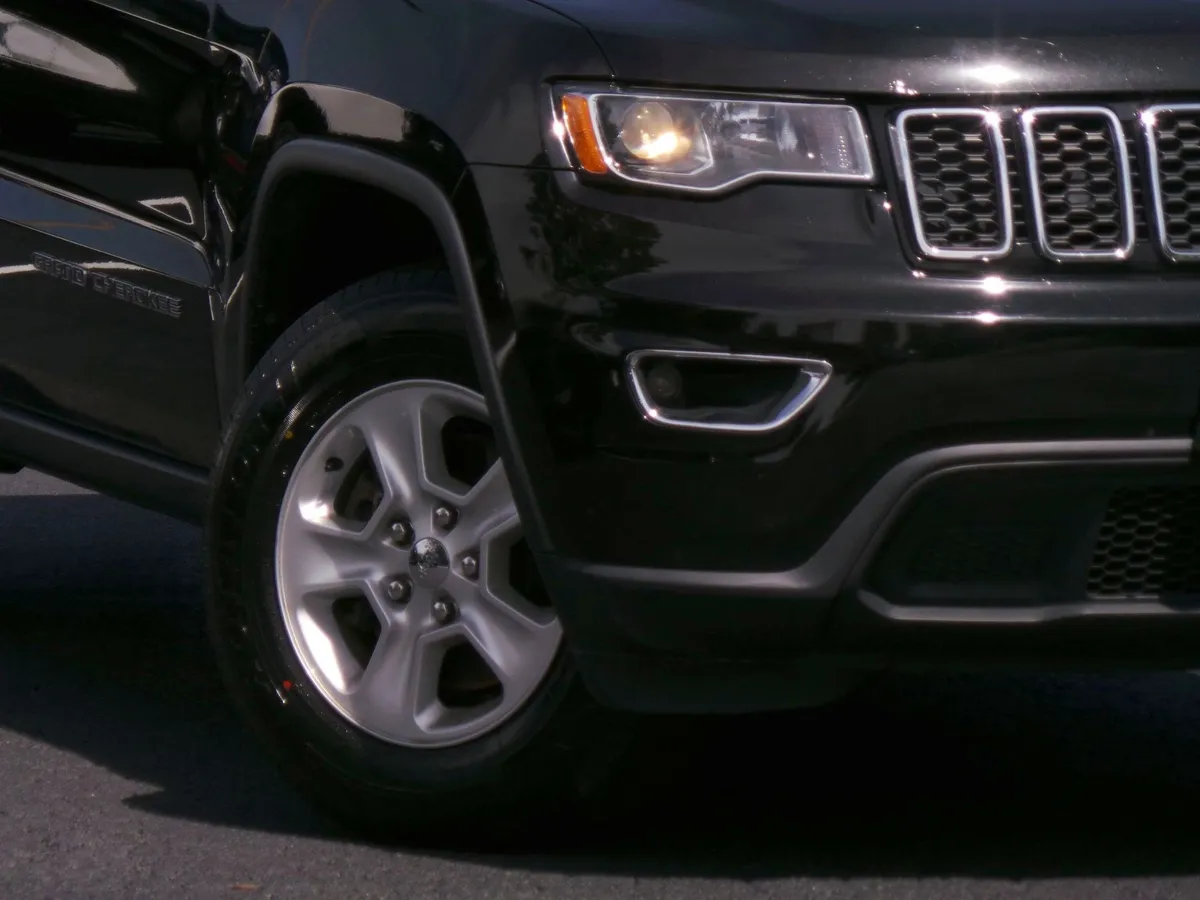 2017 Jeep Grand Cherokee Laredo thumbnail 21