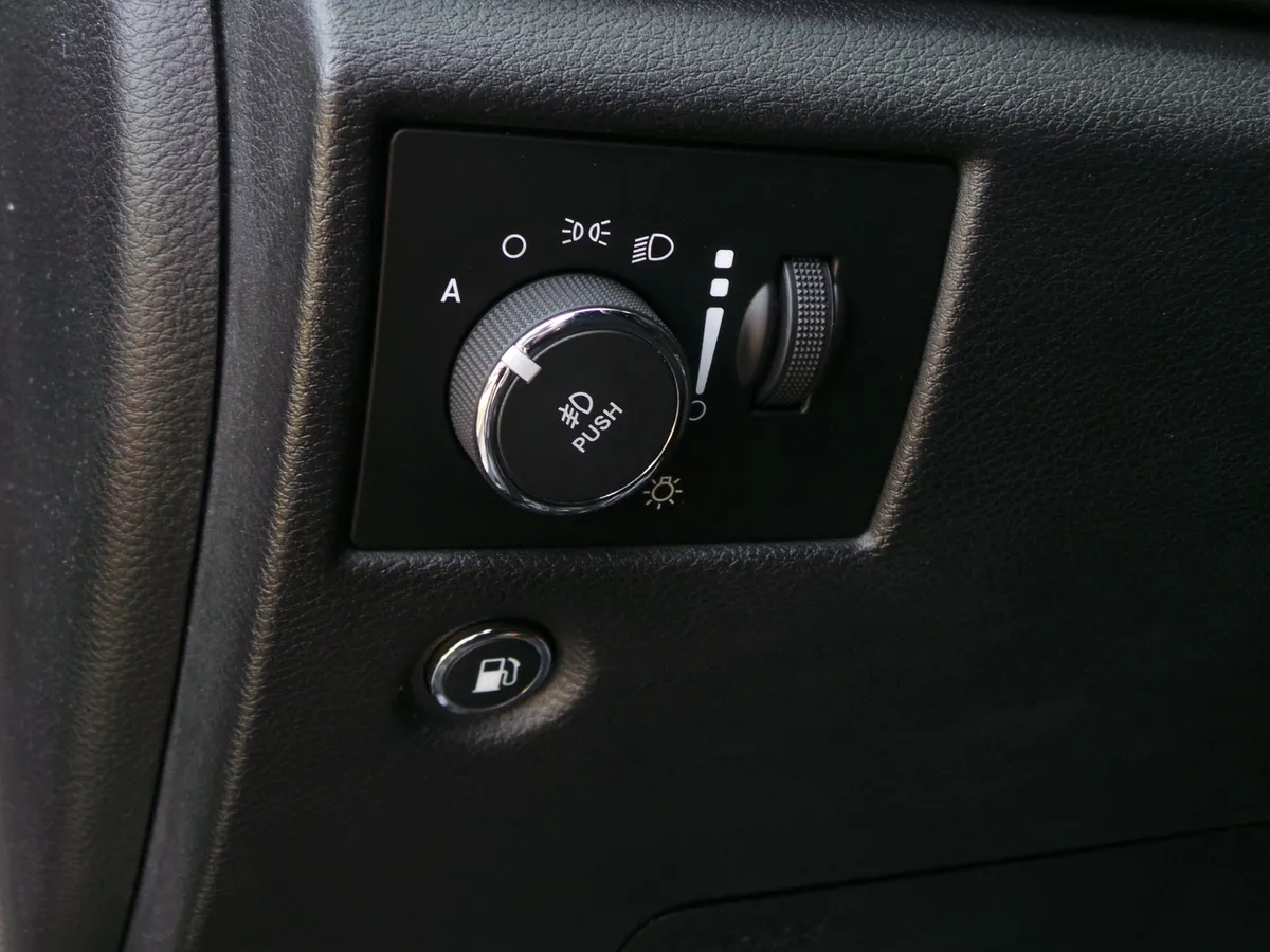 2017 Jeep Grand Cherokee Laredo thumbnail 24
