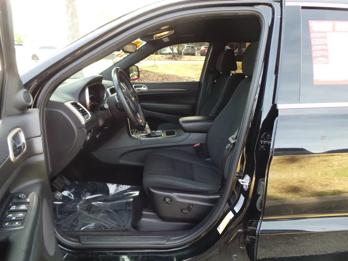 2017 Jeep Grand Cherokee Laredo thumbnail 25