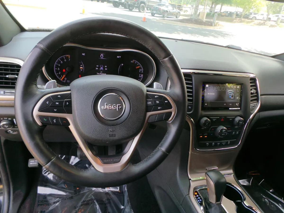 2017 Jeep Grand Cherokee Laredo thumbnail 26